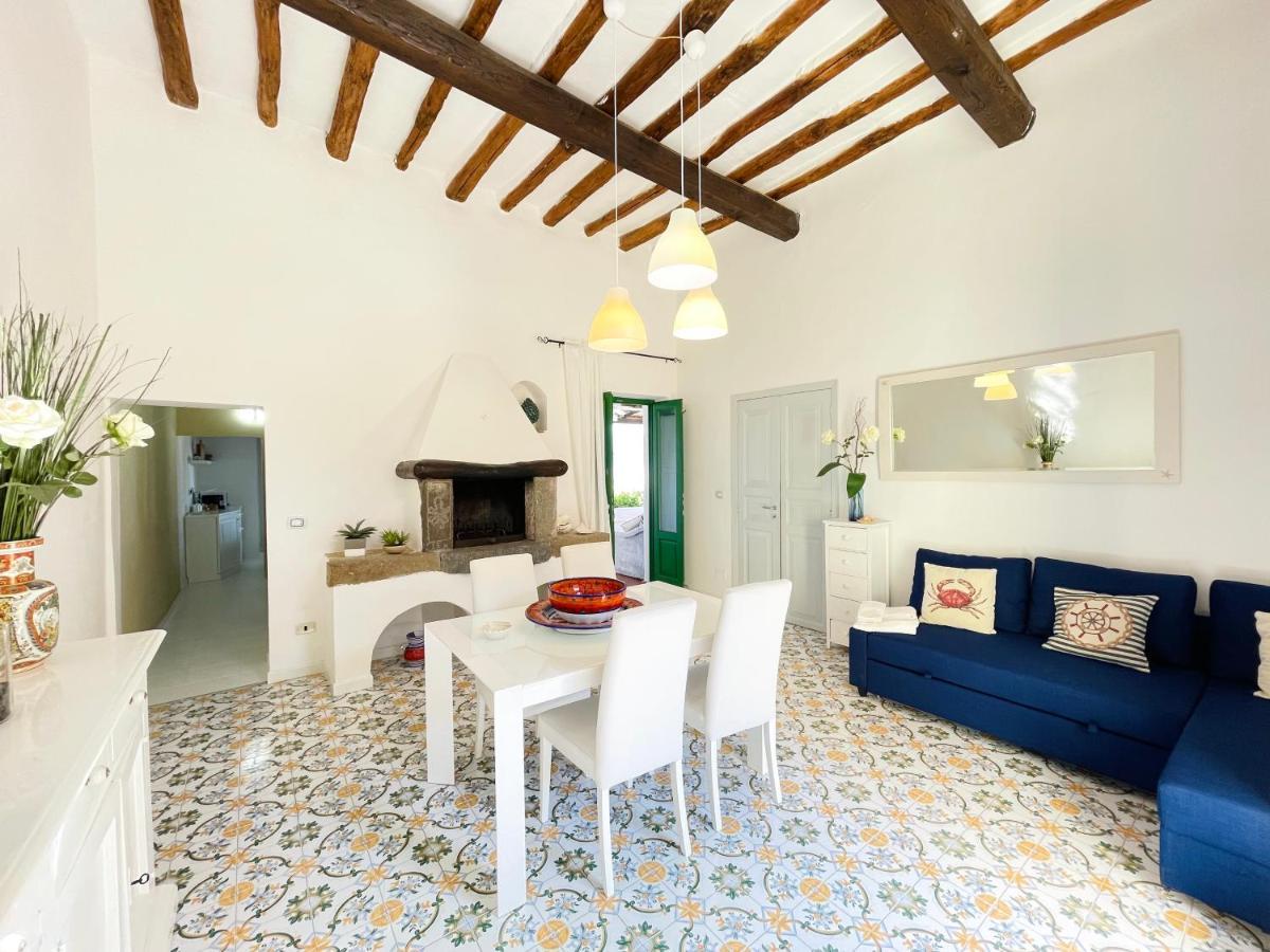 Villa Pomelia, Villa Nel Corso Di Santa Marina Salina A 50 Mt Dal Mare Exterior foto
